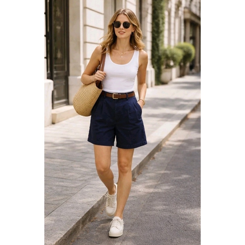 Vintage Ralph Lauren Women's Navy Blue Pleated 100% Cotton Chino Shorts Size 8